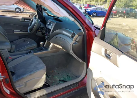 2010 Subaru Forester 2.5X Premium z USA, uszkodzony, nr VIN JF2SH6CC0AH743112